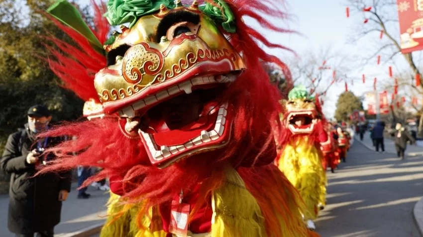 2025年龙潭庙会:民俗展演燃激情,互动体验乐翻天(图2) 2025年龙潭庙会:民俗展演燃激情,互动体验乐翻天(图2)