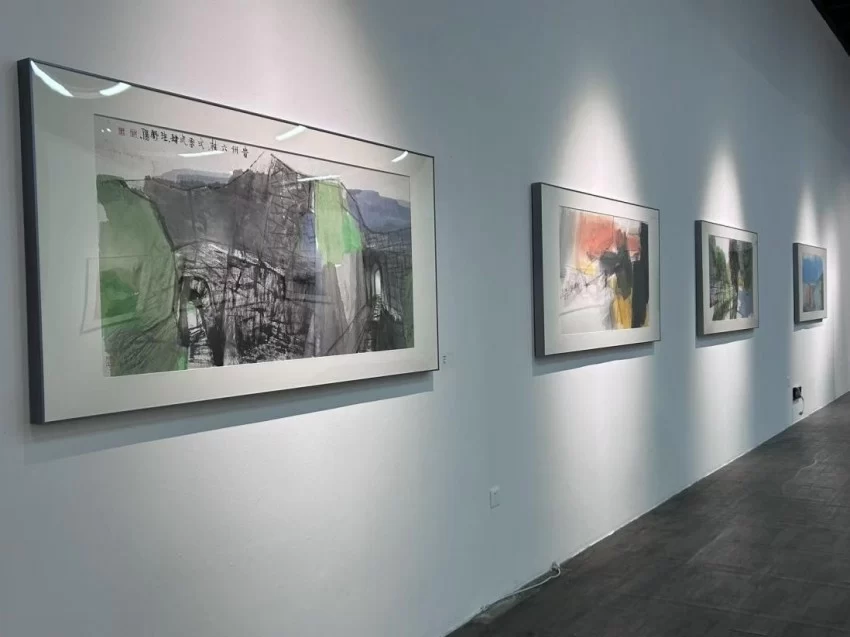 “墨焰——班舒阳水墨作品展”春季艺术绽放(图8) “墨焰——班舒阳水墨作品展”春季艺术绽放(图8)