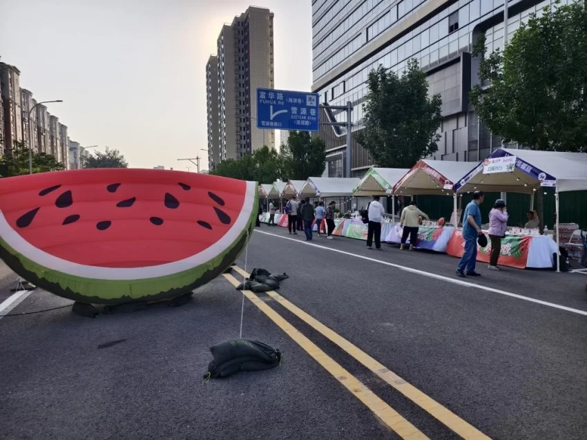 兴丰街道联动百家门店打造“瓜香消费周”，西瓜节市集激活消费新引擎(图5)