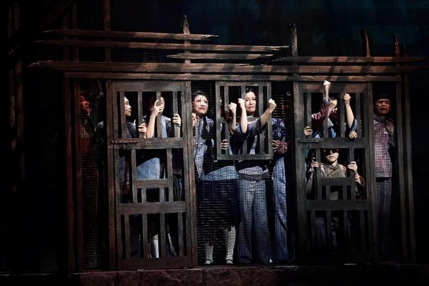 传承信仰的力量——中国铁路文工团话剧《红岩》在北京二七剧场成功首演(图2)