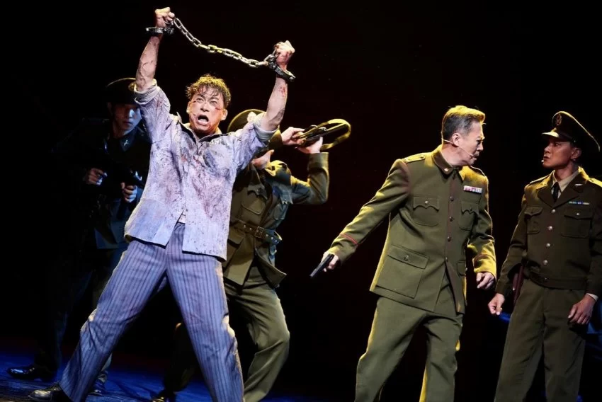 传承信仰的力量——中国铁路文工团话剧《红岩》在北京二七剧场成功首演(图3)