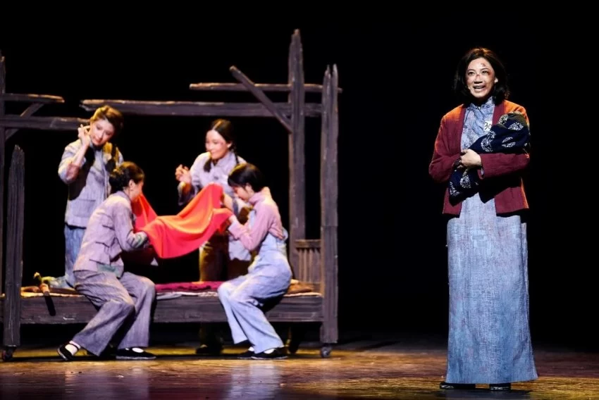 传承信仰的力量——中国铁路文工团话剧《红岩》在北京二七剧场成功首演(图4)