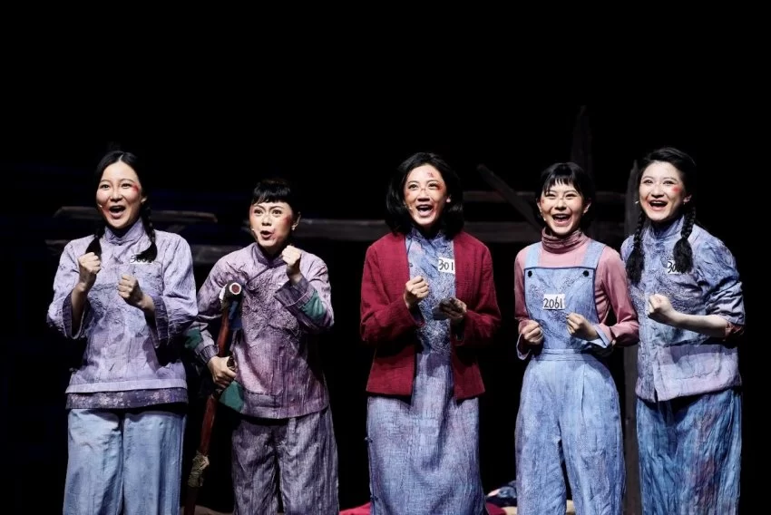 传承信仰的力量——中国铁路文工团话剧《红岩》在北京二七剧场成功首演(图6)