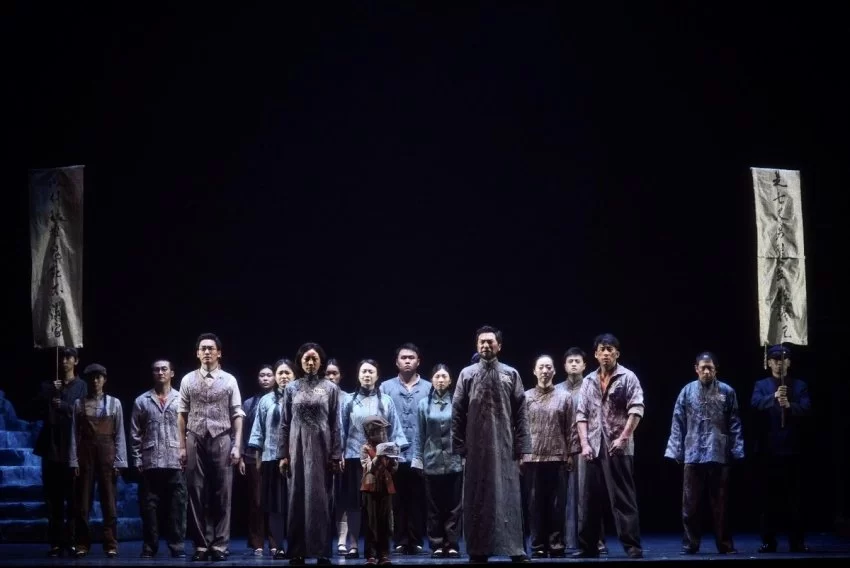 传承信仰的力量——中国铁路文工团话剧《红岩》在北京二七剧场成功首演(图7)