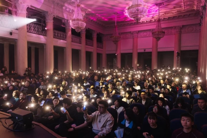 展现文化魅力 共叙家国情怀——中国侨联“亲情中华”慰侨演出走进俄罗斯(图3) 展现文化魅力 共叙家国情怀——中国侨联“亲情中华”慰侨演出走进俄罗斯(图3)