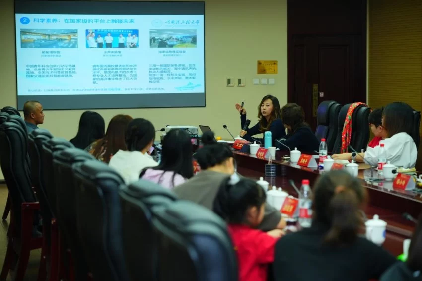 “算珠”对话“大国重器”:“大位杯”青少年非遗美育实践活动在哈尔滨工程大学启动(图6) “算珠”对话“大国重器”:“大位杯”青少年非遗美育实践活动在哈尔滨工程大学启动(图6)