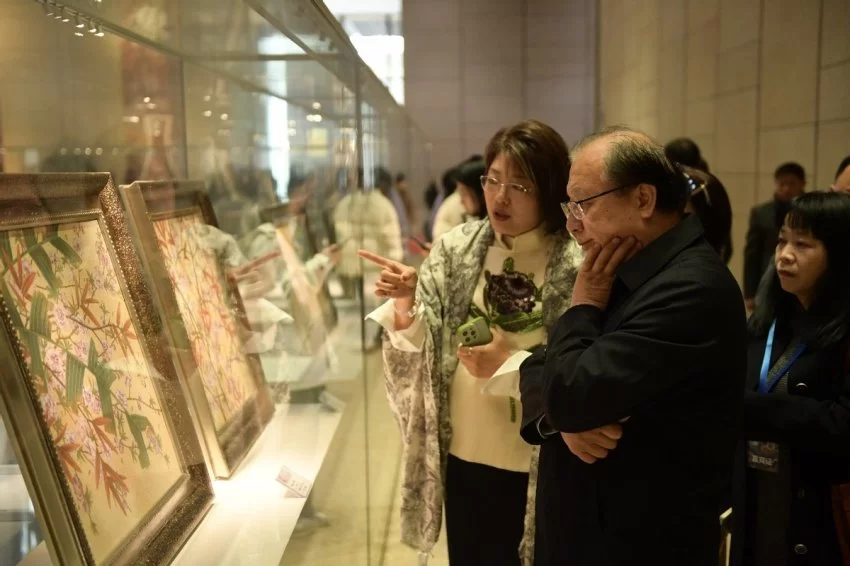 倡扬东方新古典美学：“诗心万象——张闻冰陶瓷艺术展”在京启幕(图5)