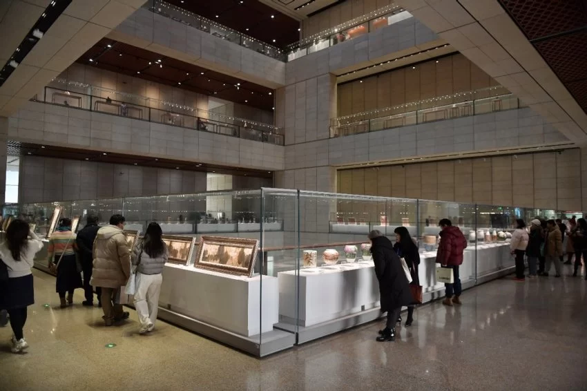 倡扬东方新古典美学：“诗心万象——张闻冰陶瓷艺术展”在京启幕(图7)