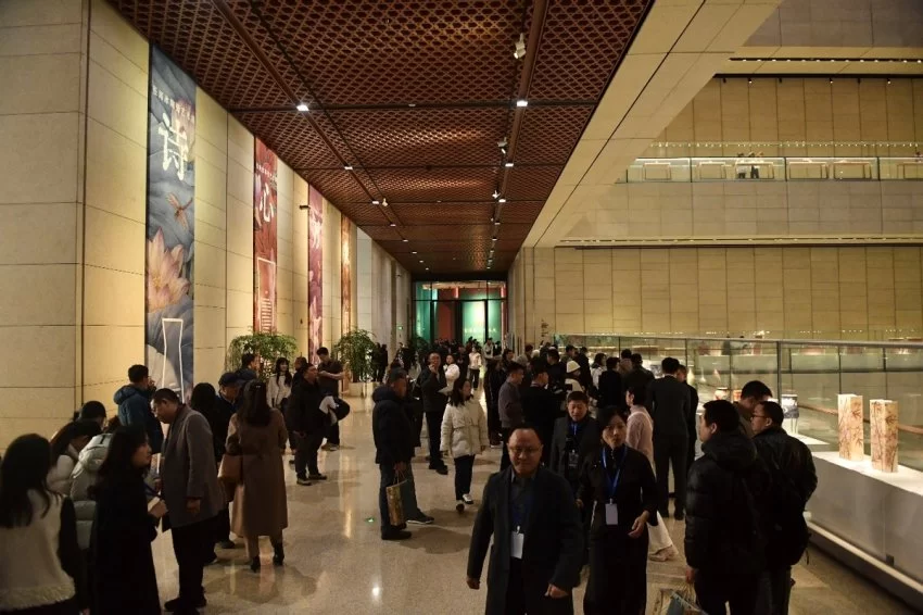 倡扬东方新古典美学：“诗心万象——张闻冰陶瓷艺术展”在京启幕(图10)