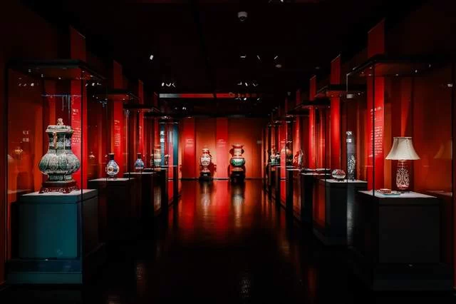 “景泰流芳 蓝韵新生” 景泰蓝传承与创新艺术展在国家大剧院开幕(图2) “景泰流芳 蓝韵新生” 景泰蓝传承与创新艺术展在国家大剧院开幕(图2)