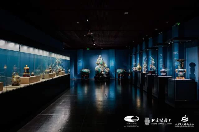 “景泰流芳 蓝韵新生” 景泰蓝传承与创新艺术展在国家大剧院开幕(图5) “景泰流芳 蓝韵新生” 景泰蓝传承与创新艺术展在国家大剧院开幕(图5)