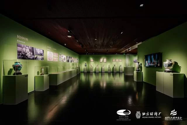 “景泰流芳 蓝韵新生” 景泰蓝传承与创新艺术展在国家大剧院开幕(图4) “景泰流芳 蓝韵新生” 景泰蓝传承与创新艺术展在国家大剧院开幕(图4)