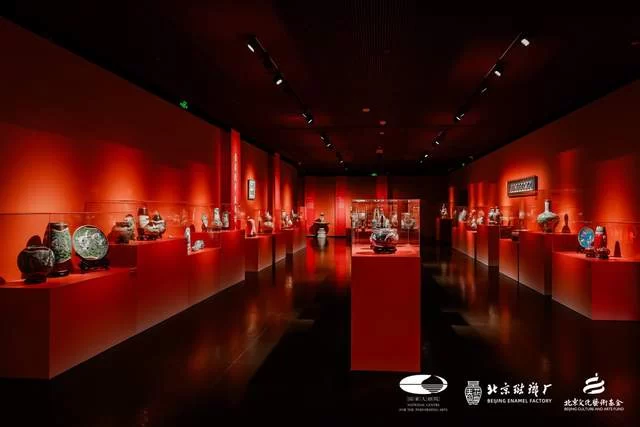“景泰流芳 蓝韵新生” 景泰蓝传承与创新艺术展在国家大剧院开幕(图9) “景泰流芳 蓝韵新生” 景泰蓝传承与创新艺术展在国家大剧院开幕(图9)