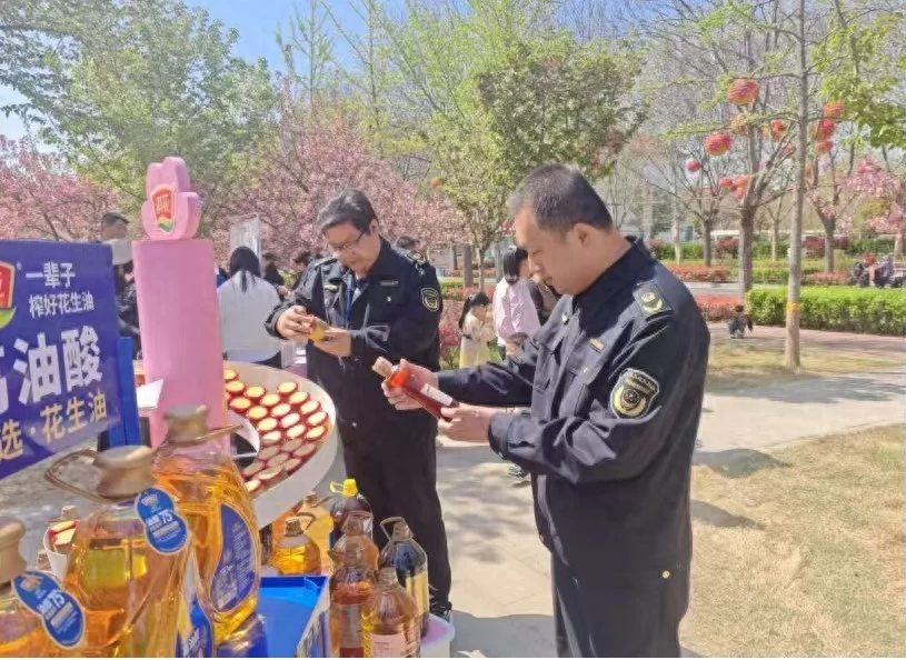 鹤壁淇滨区:樱花季监管在岗 严把市场安全关