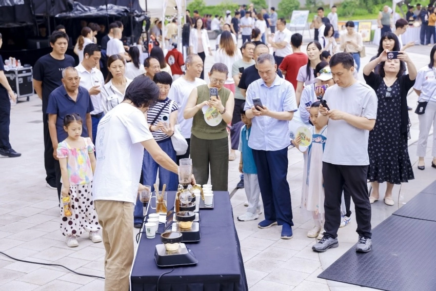 潮玩端午 戏韵怀柔——2026怀柔国潮文化季端午游园会亮相城市客厅(图5) 潮玩端午 戏韵怀柔——2026怀柔国潮文化季端午游园会亮相城市客厅(图5)