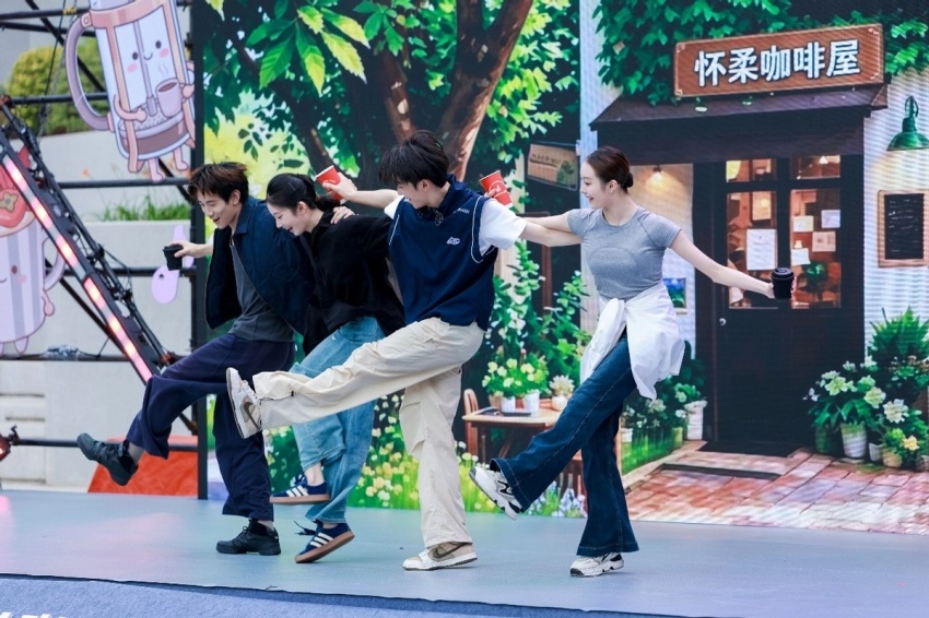 潮玩端午 戏韵怀柔——2026怀柔国潮文化季端午游园会亮相城市客厅(图7) 潮玩端午 戏韵怀柔——2026怀柔国潮文化季端午游园会亮相城市客厅(图7)
