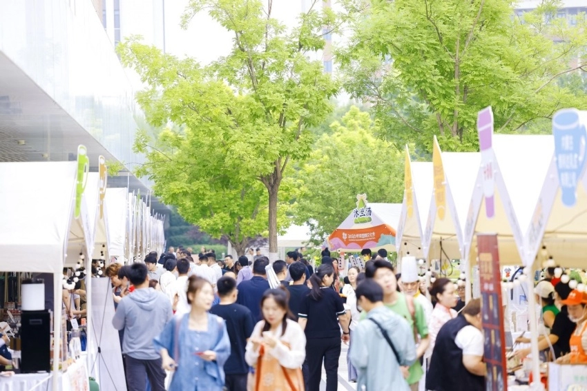 潮玩端午 戏韵怀柔——2026怀柔国潮文化季端午游园会亮相城市客厅(图9) 潮玩端午 戏韵怀柔——2026怀柔国潮文化季端午游园会亮相城市客厅(图9)