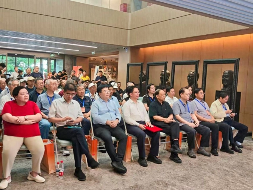 画家杨留义北京中轴线百米长卷呈现京华中轴盛景(图1)