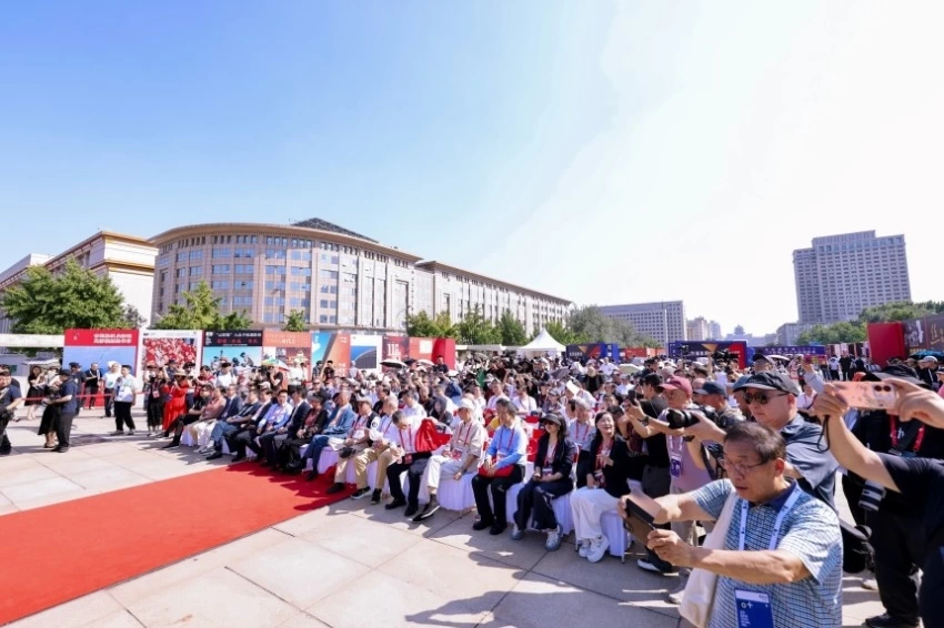 北京摄影周2026：品牌项目持续联通大众，让摄影成为全民可以参与的艺术形式(图1)