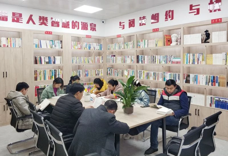 陕西新华出版传媒集团为安康紫阳县捐建“爱心书屋” (图1)