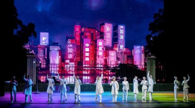 《天使日记》倾情演绎武汉战“疫”——抗疫题材民族歌剧《天使日记》在国家大剧院上演(图3) 《天使日记》倾情演绎武汉战“疫”——抗疫题材民族歌剧《天使日记》在国家大剧院上演(图3)