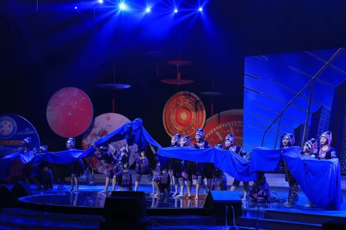 壮族舞蹈《打扁担》喜获群星奖 壮乡群众文艺创造喜结硕果(图3) 壮族舞蹈《打扁担》喜获群星奖 壮乡群众文艺创造喜结硕果(图3)