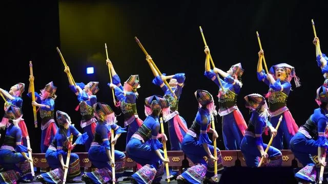 东方风来满眼春 壮乡群文红似火(图1) 东方风来满眼春 壮乡群文红似火(图1)