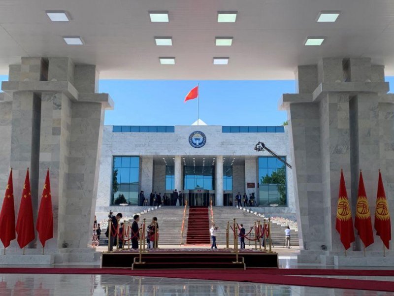 习近平：不敢有丝毫自满，但怀有无比自信(图2)