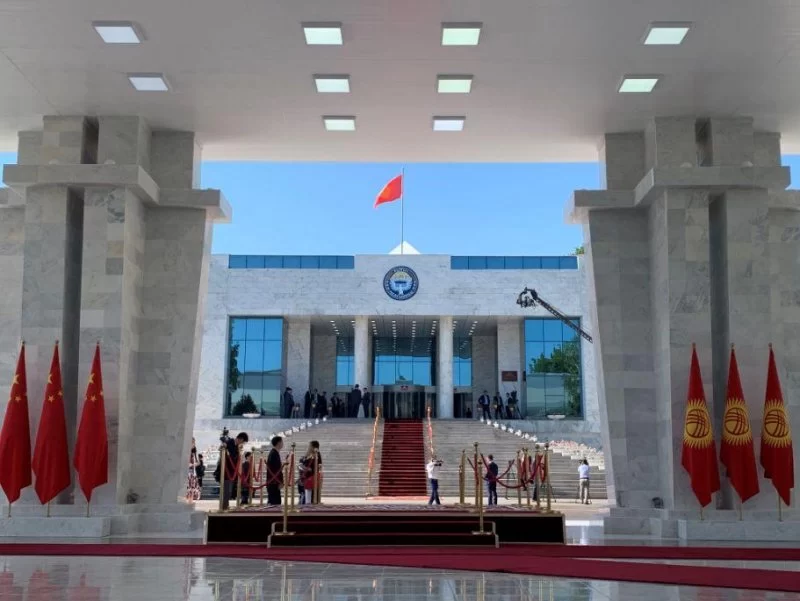 习近平:不敢有丝毫自满,但怀有无比自信(图2) 习近平:不敢有丝毫自满,但怀有无比自信(图2)