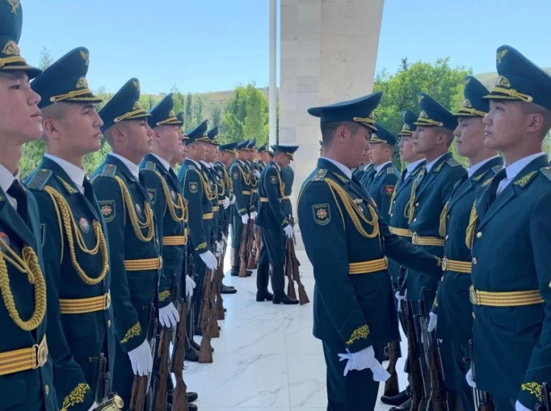 习近平:不敢有丝毫自满,但怀有无比自信(图4) 习近平:不敢有丝毫自满,但怀有无比自信(图4)