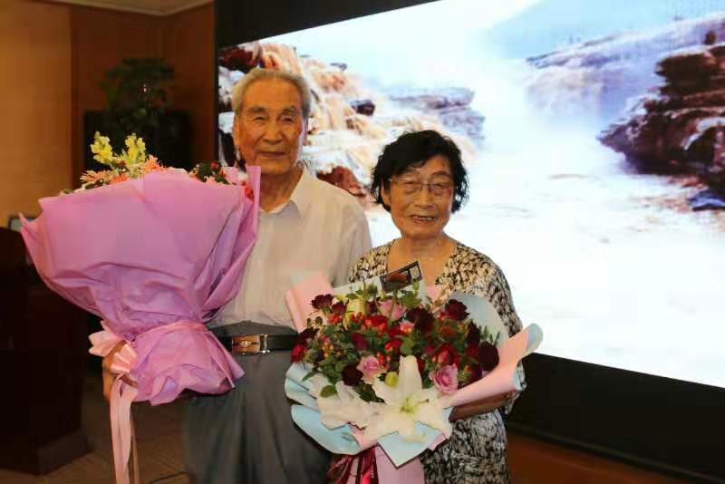 徐忠诚、赵玉兰作品研讨会在太原召开(图2) 徐忠诚、赵玉兰作品研讨会在太原召开(图2)