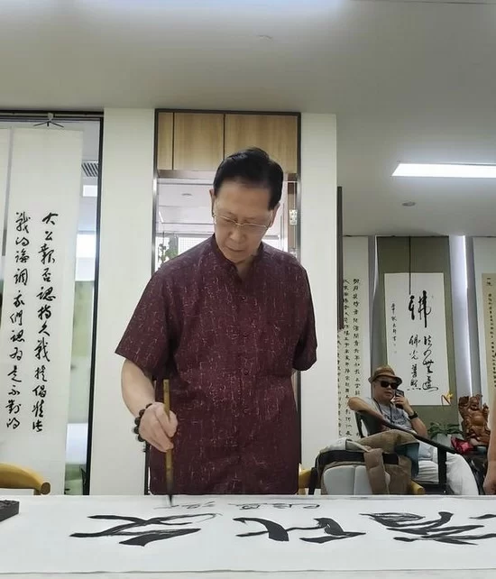 国信利安书画院举办"庆八一、迎国庆"主题书法笔会(图2) 国信利安书画院举办"庆八一、迎国庆"主题书法笔会(图2)