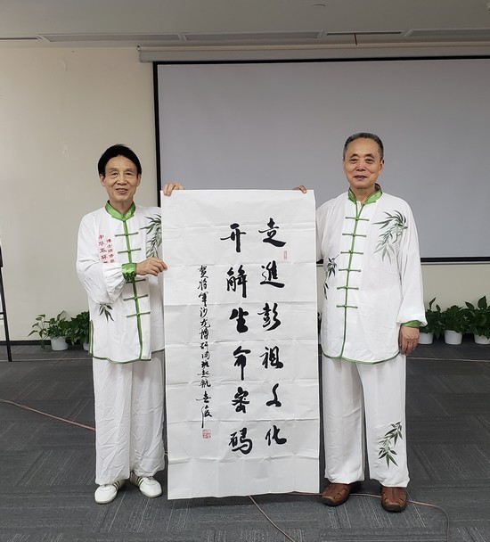 国信利安书画院举办"庆八一、迎国庆"主题书法笔会(图4) 国信利安书画院举办"庆八一、迎国庆"主题书法笔会(图4)