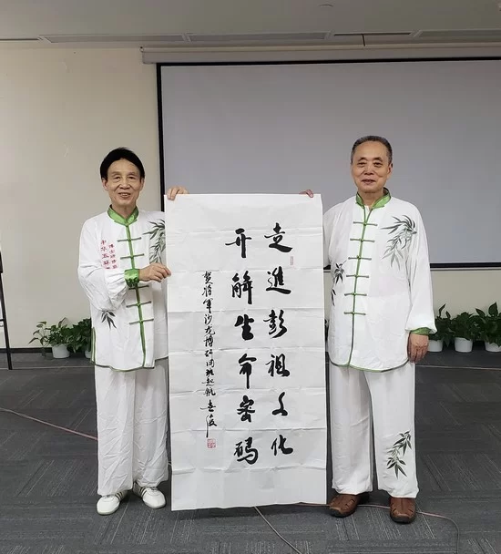 国信利安书画院举办"庆八一、迎国庆"主题书法笔会(图4) 国信利安书画院举办"庆八一、迎国庆"主题书法笔会(图4)