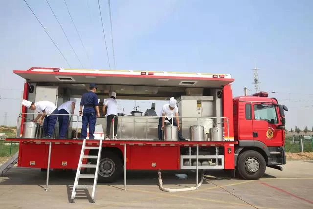 陕西省煤化工灭火救援实战演练暨战勤保障实体化运行现场会召开(图5) 陕西省煤化工灭火救援实战演练暨战勤保障实体化运行现场会召开(图5)