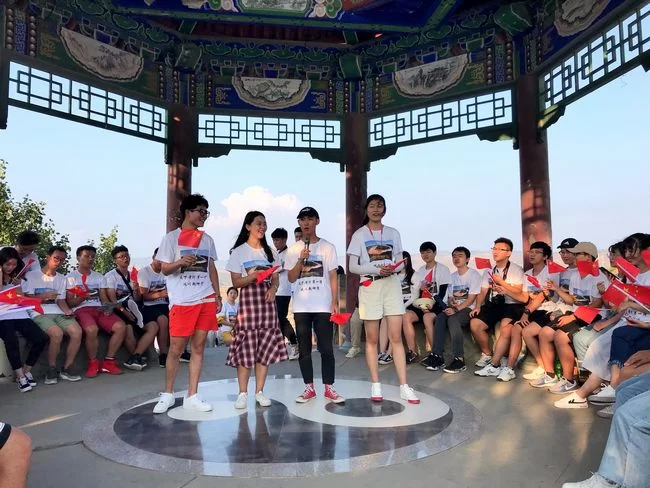 全国百名大学生记者探秘延川乾坤湾,唱响《我和我的祖国》(图3) 全国百名大学生记者探秘延川乾坤湾,唱响《我和我的祖国》(图3)