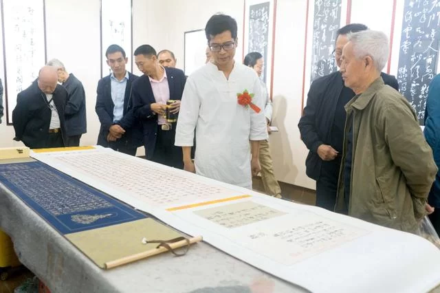 “询道渭水”穆昉洲书法展在甘肃天水开幕(图3) “询道渭水”穆昉洲书法展在甘肃天水开幕(图3)