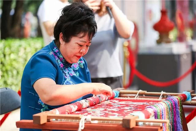 地坛国庆游园活动——非遗传承国粹经典(图2) 地坛国庆游园活动——非遗传承国粹经典(图2)