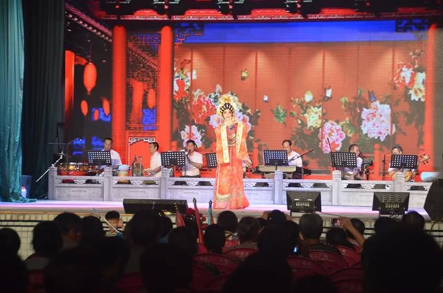 14场粤剧活动,3万多观众现场感受——第十七届东莞"粤剧黄金周"圆满落幕(图5) 14场粤剧活动,3万多观众现场感受——第十七届东莞"粤剧黄金周"圆满落幕(图5)
