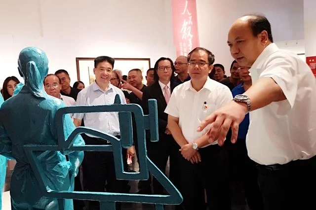 “人民叙事——庆祝新中国成立70周年东莞美术创作工程作品展”举行(图1) “人民叙事——庆祝新中国成立70周年东莞美术创作工程作品展”举行(图1)