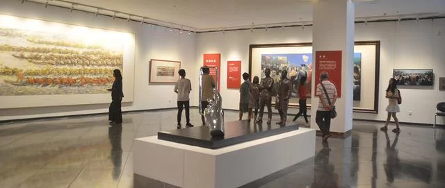 “人民叙事——庆祝新中国成立70周年东莞美术创作工程作品展”举行(图6) “人民叙事——庆祝新中国成立70周年东莞美术创作工程作品展”举行(图6)
