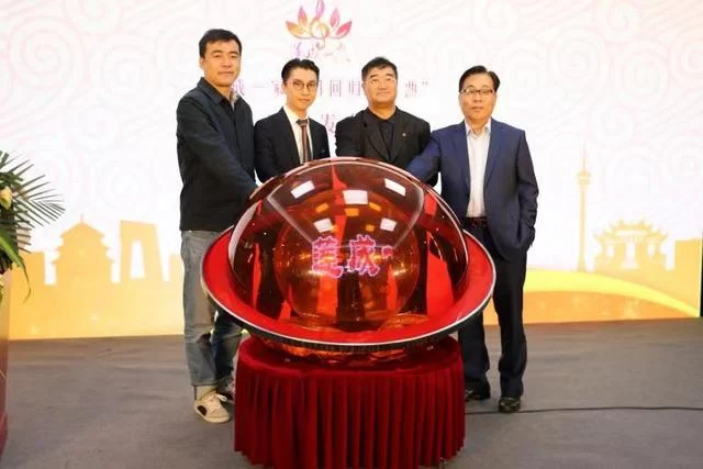 澳门回归20周年主题曲《莲成一家》在京发布(图1) 澳门回归20周年主题曲《莲成一家》在京发布(图1)