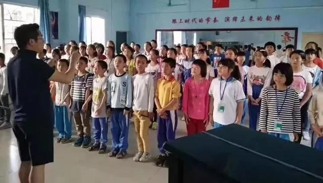 现实版《放牛班的春天》:扶贫路上,他在大山里建了支童声合唱团(图8) 现实版《放牛班的春天》:扶贫路上,他在大山里建了支童声合唱团(图8)