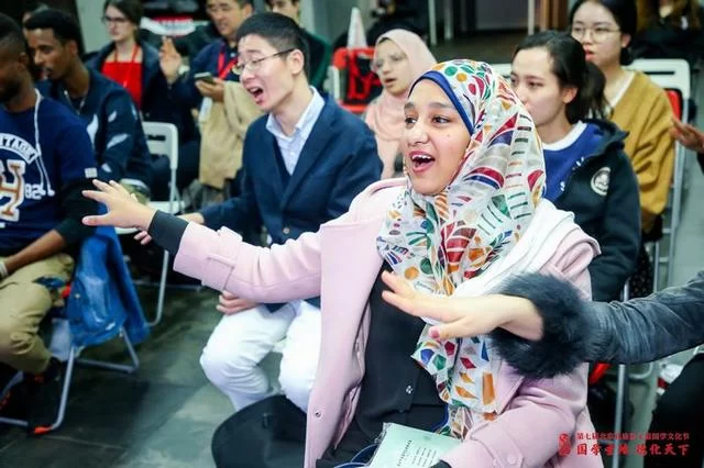 多国留学生走出孔子学院校门踏上国学文化之旅(图3) 多国留学生走出孔子学院校门踏上国学文化之旅(图3)
