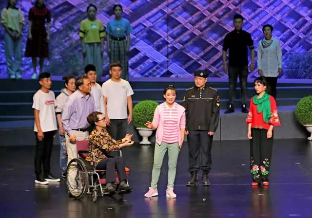 红色轻骑兵 扶贫大爱戏:山西省曲艺团原创喜剧《枣花》晋京展演反响热烈(图2) 红色轻骑兵 扶贫大爱戏:山西省曲艺团原创喜剧《枣花》晋京展演反响热烈(图2)