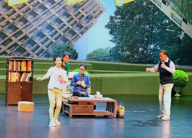 红色轻骑兵 扶贫大爱戏:山西省曲艺团原创喜剧《枣花》晋京展演反响热烈(图1) 红色轻骑兵 扶贫大爱戏:山西省曲艺团原创喜剧《枣花》晋京展演反响热烈(图1)