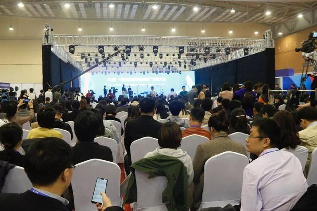 “艺术让城市更时尚，艺术让生活更美好”——2019中国（青岛）艺术博览会书画艺术名家邀请展圆满举办(图2)
