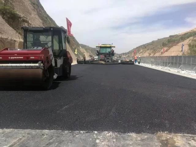 多措并举,榆林奏响稳增长促发展交响曲(图4) 多措并举,榆林奏响稳增长促发展交响曲(图4)