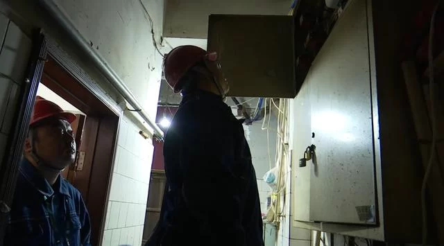 警企联动布法网,集中打击反窃电(图2) 警企联动布法网,集中打击反窃电(图2)