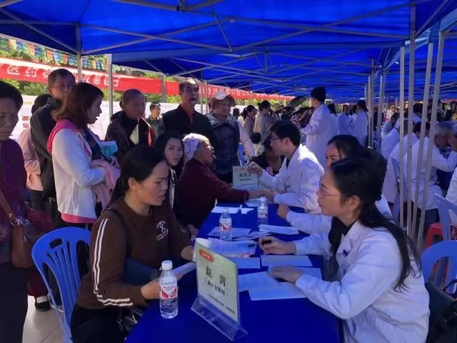 "中医中药中国行"走进广西巴马传播中医药健康文化(图2) "中医中药中国行"走进广西巴马传播中医药健康文化(图2)